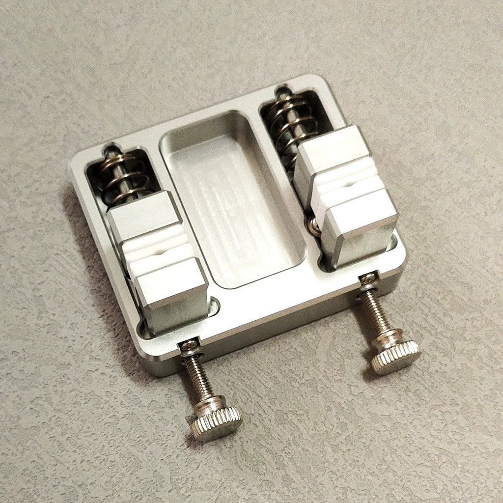 Heavy-duty aluminum welding clamp with temperature-resistant jaw for circuit board mounting, soldering wire clamp