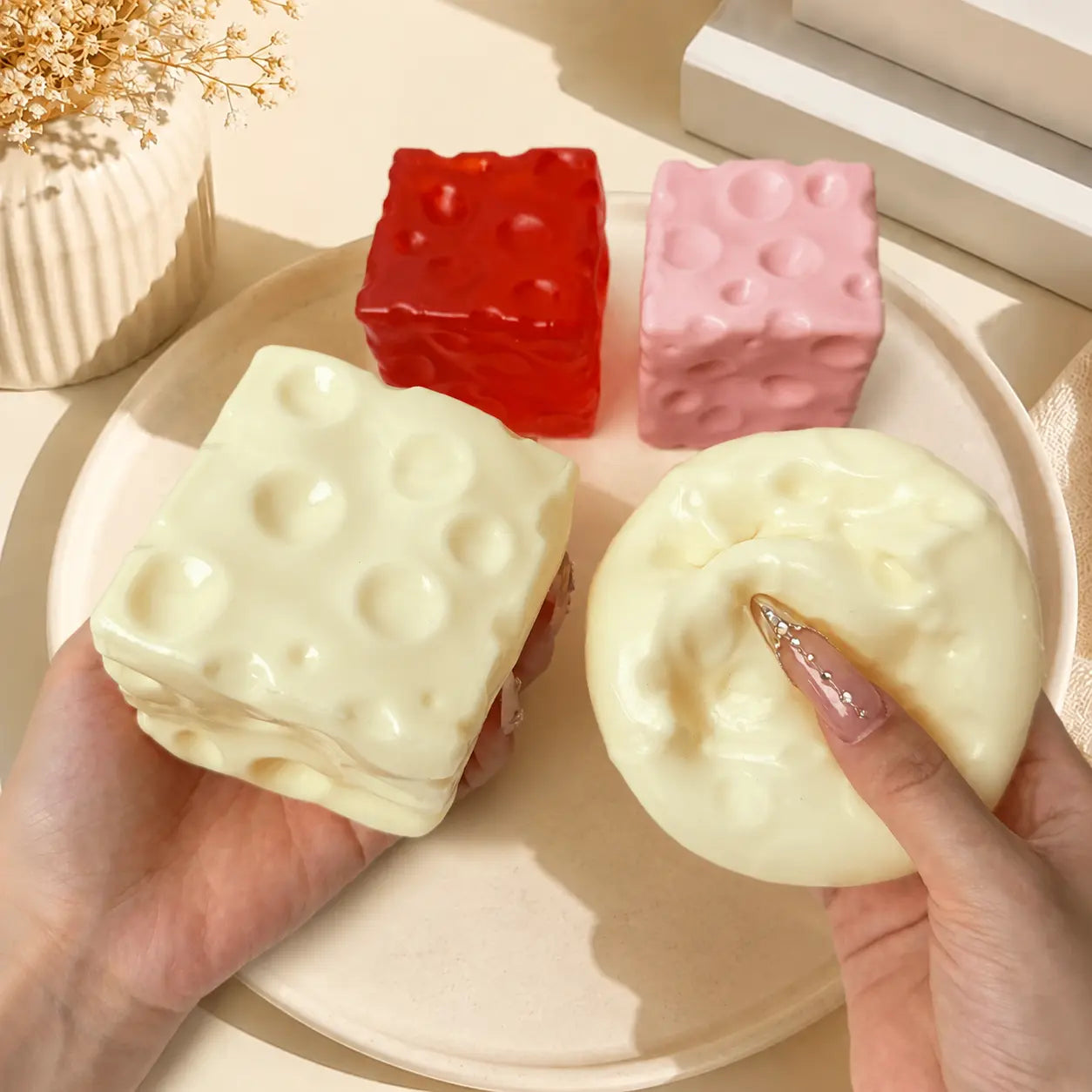 🧀🧀Squeeze the Stress Away – The Adorably Squishy Cheese Cube Fidget Toy